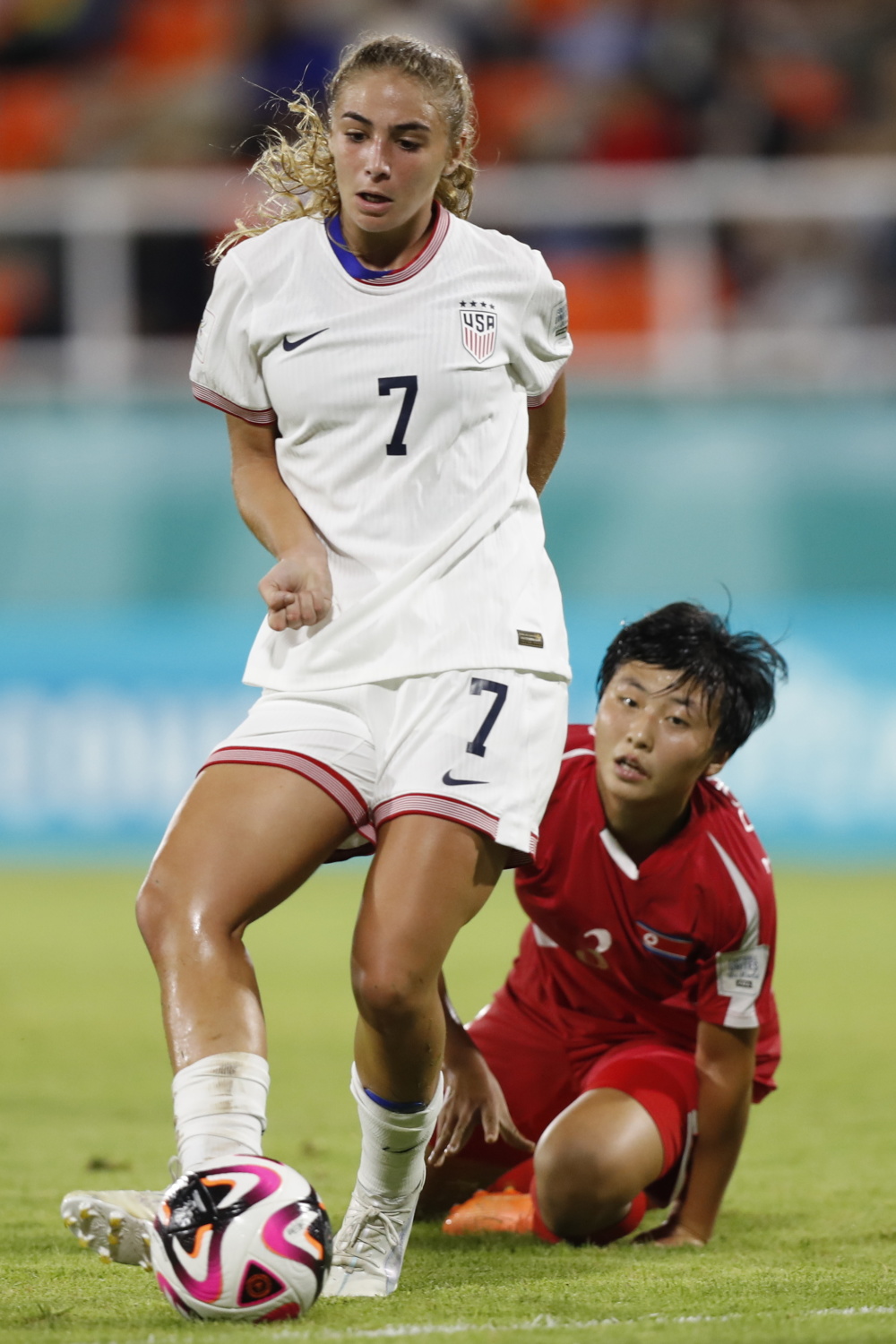 美国女足获胜，成功挺进世界杯半决赛