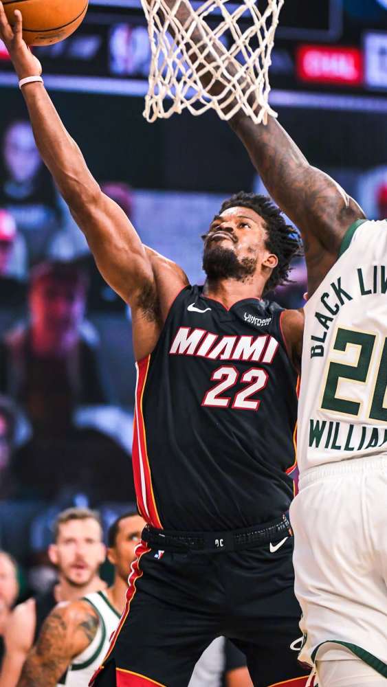 密尔沃基雄鹿主帅放话:夏季联赛八强战必胜费内巴切,凯恩冷笑回应